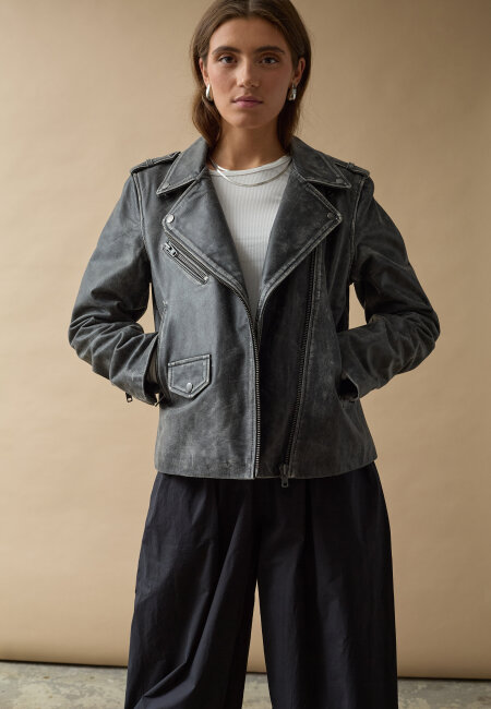 love & divine - love1082