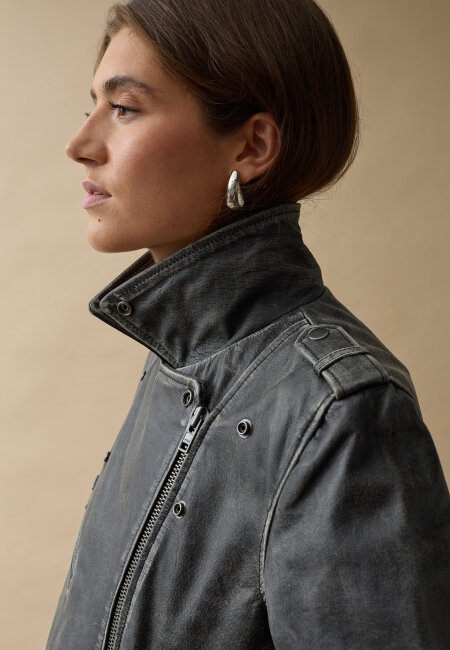 love & divine - love1082