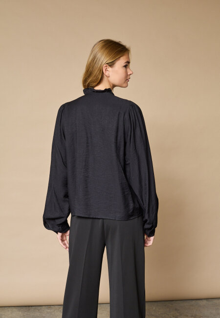 love & divine - love1483