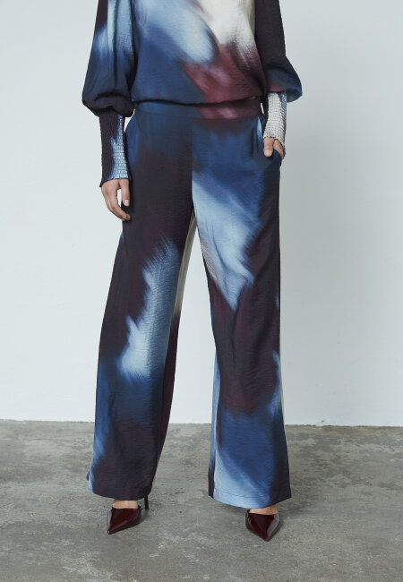 love & divine - love1024-52