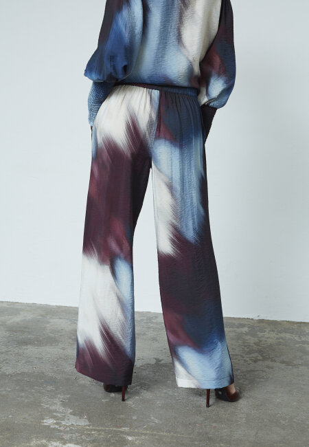 love & divine - love1024-52