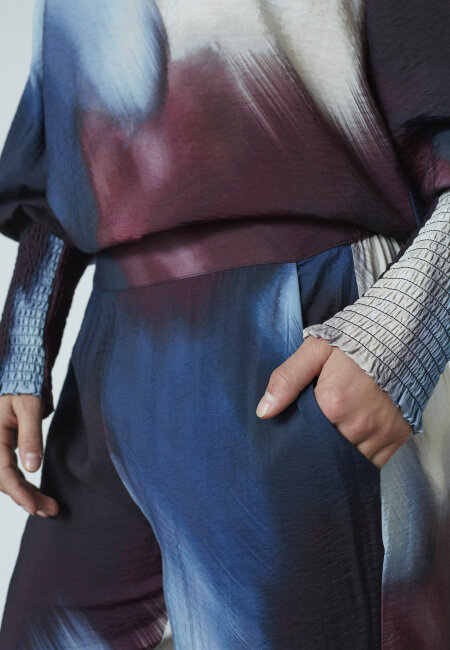 love & divine - love1024-52