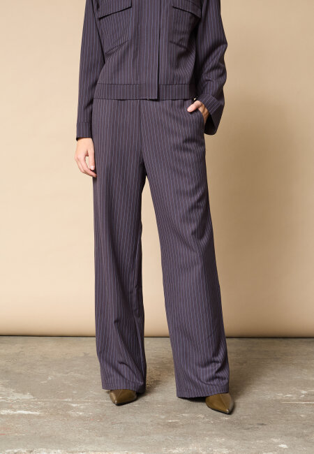 love & divine - love1024-57