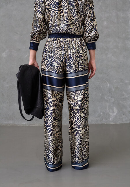 love & divine - love1024-60