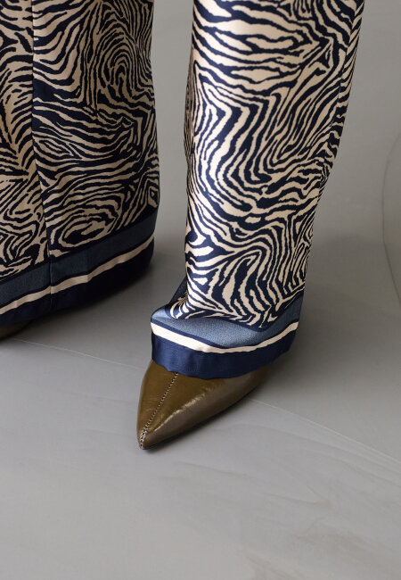 love & divine - love1024-60