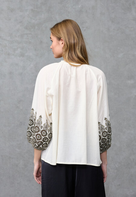 love & divine - love1504