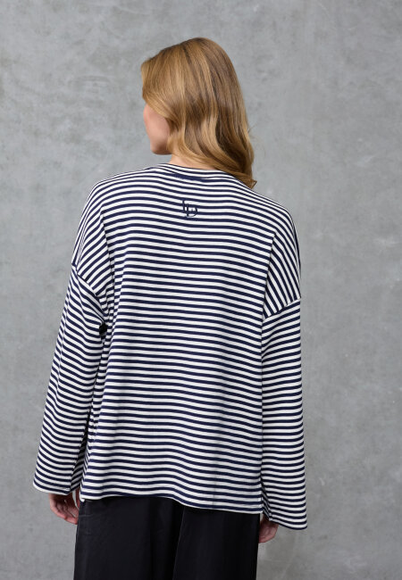 love & divine - love1505