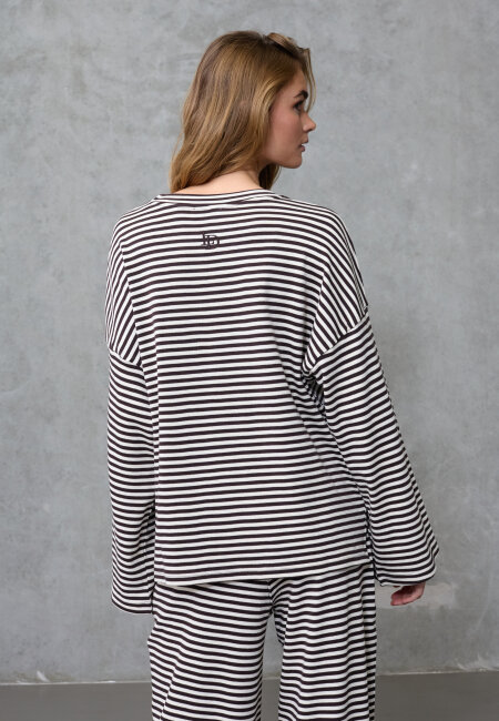 love & divine - love1505