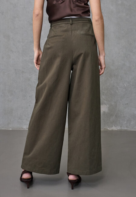 love & divine - love1511