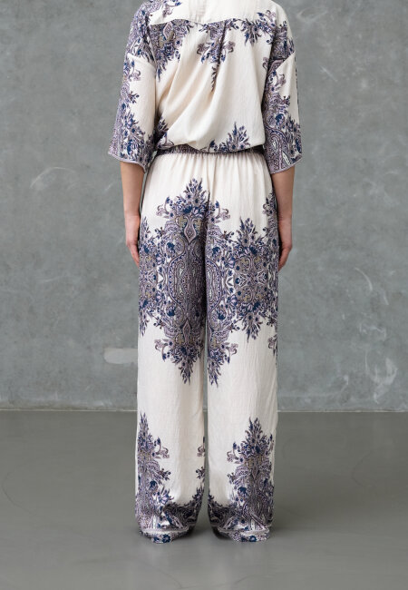 love & divine - love1024-62