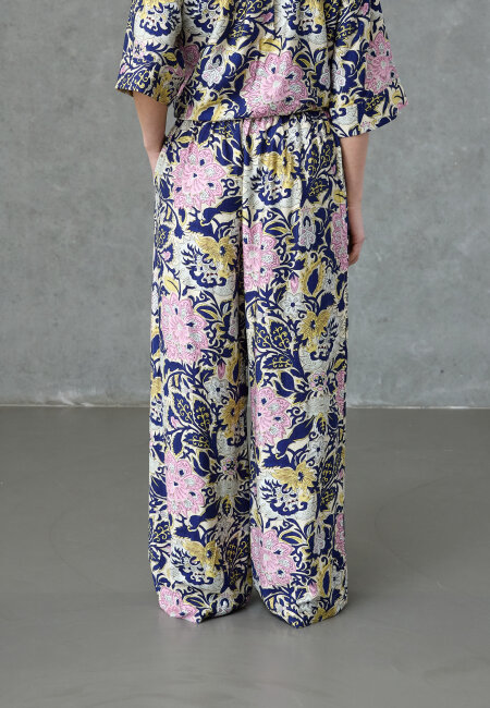 love & divine - love1176-6