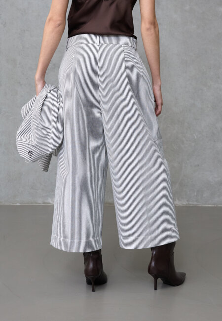 love & divine - love1520