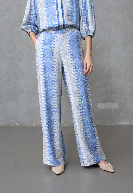 love & divine - love1024-61