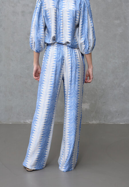 love & divine - love1024-61