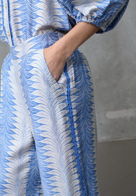 love & divine - love1024-61